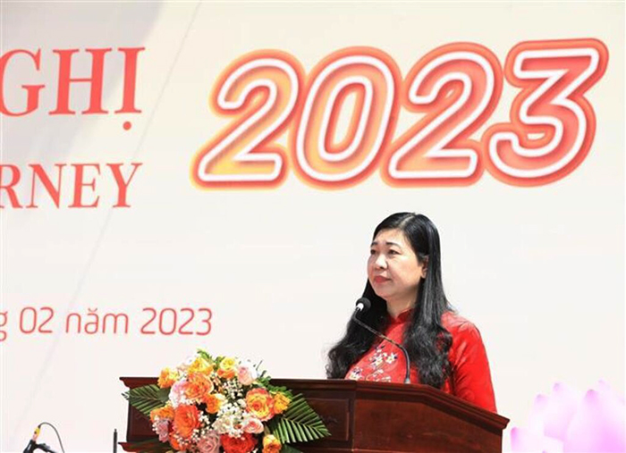 Bà Nguyễn Lan Hương, Chủ tịch Ủy ban Mặt trận Tổ quốc Việt Nam thành phố Hà Nội phát biểu tại chương trình
